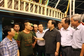 Phó Thủ tướng kiểm tra thực địa ảnh hưởng của bão tại Hạ Long