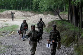 Binh sỹ Ấn Độ, Pakistan đấu pháo hạng nặng tại biên giới Kashmir