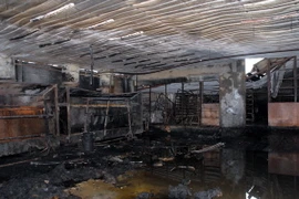 Cháy lớn tại xưởng đồ gỗ ở Bình Dương, nhiều công nhân tháo chạy