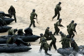 Trung Quốc phản ứng về việc Nhật nới lỏng hạn chế với quân đội