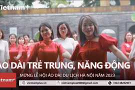 Chị em năng động, khỏe nhắn nhảy zumba mừng Lễ hội Áo dài du lịch 2023