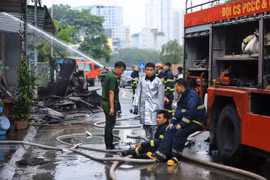 Đến 9 giờ đám cháy đã được kiểm soát và dập tắt