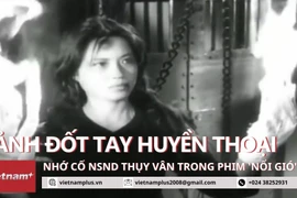 Nhớ NSND Thụy Vân, xem lại cảnh đốt tay huyền thoại trong 'Nổi gió'. (Ảnh cắt từ phim)