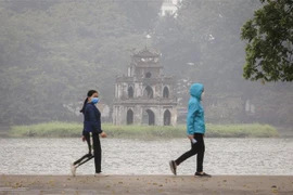 Chất lượng không khí tại Hà Nội vẫn chưa được cải thiện rõ rệt. (Ảnh: Thành Đạt/TTXVN)