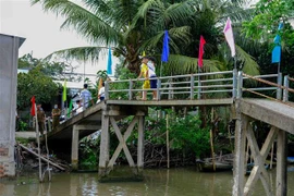 Cầu Ngọn Trà Ếch nối huyện Phong Điền (thành phố Cần Thơ) và huyện Châu Thành A (tỉnh Hậu Giang) sẽ được xây mới kiên cố, chiều rộng 3,5m, tải trọng 2,5 tấn. (Ảnh: Thanh Liêm/TTXVN)