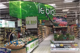 Một gian hàng bán sản phẩm hữu cơ trong siêu thị của Pháp. (Nguồn: bordbia.ie)