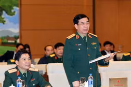 Thượng tướng Phan Văn Giang, Tổng Tham mưu trưởng, Thứ trưởng Bộ Quốc phòng trình bày Tờ trình. (Ảnh: Trọng Đức/TTXVN)