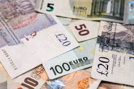 Đồng euro và bảng Anh. (Nguồn: Getty Images)