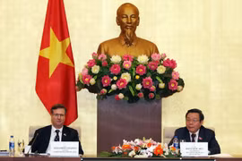 Phó Chủ tịch Quốc hội Phùng Quốc Hiển tiếp đoàn Doanh nghiệp Hoa Kỳ-ASEAN do Chủ tịch Alexander Feldman làm trưởng đoàn. (Ảnh: Nguyễn Dân/TTXVN)