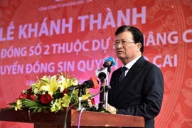 Phó Thủ tướng Trịnh Đình Dũng phát biểu tại buổi lễ khánh thành nhà máy. (Ảnh: Quốc Khánh/TTXVN)