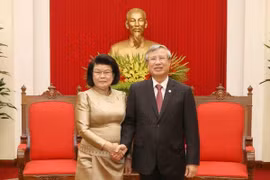 Thường trực Ban Bí thư Trần Quốc Vượng tiếp Phó Chủ tịch thứ hai Quốc hội Vương quốc Campuchia Khuon Sudary. (Ảnh: Phương Hoa/TTXVN)