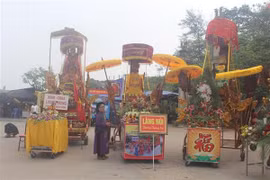 Lễ hội Cầu phúc đền Độc Cước mở đầu với nghi lễ rước kiệu đến từ 7 xã, phường của thành phố Sầm Sơn. (Ảnh: Hoa Mai/TTXVN)