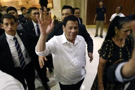 Tổng thống Philippines Rodrigo Duterte (giữa) tới Jerusalem ngày 2/9. (Ảnh: AFP/ TTXVN)