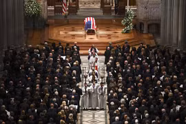 Lễ tang cố Tổng thống "Bush cha" ở Nhà thờ quốc gia, Washington DC., ngày 5/12/2018. (Ảnh: AFP/ TTXVN)
