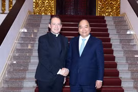 Thủ tướng Nguyễn Xuân Phúc tiếp ông Antonie Camilleri, Thứ trưởng Bộ Ngoại giao Tòa thánh Vatican. (Ảnh: Thống Nhất/TTXVN)