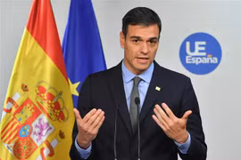 Thủ tướng Tây Ban Nha Pedro Sanchez tại cuộc họp báo ở Brussels ngày 25/11. (Ảnh: AFP/TTXVN)