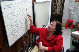 Cô giáo nổi tiếng ở thành phố Huế Trần Phương Liên. (Ảnh: Quốc Việt/TTXVN)