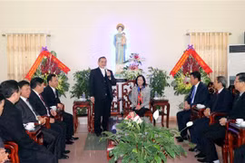 Giám mục Vũ Đình Hiệu, Tòa Giám mục Giáo phận Bùi Chu cảm ơn sự quan tâm của lãnh đạo Đảng, Nhà nước, cấp ủy, chính quyền địa phương đối với bà con giáo dân. (Ảnh: Văn Đạt/TTXVN)