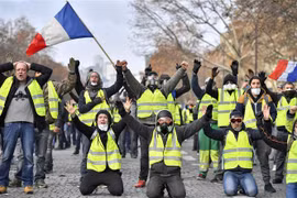 Người biểu tình "Áo vàng" tập trung tại thủ đô Paris, Pháp ngày 16/12/2018. (Ảnh: THX/ TTXVN)