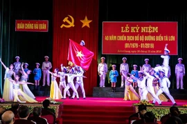 Biểu diễn văn nghệ tại Lễ kỷ niệm. (Ảnh: Hồng Đạt/TTXVN)