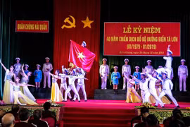 Biểu diễn văn nghệ tại Lễ kỷ niệm. (Ảnh: Hồng Đạt/TTXVN)