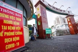 Bệnh viện Bệnh nhiệt đới Thành phố Hồ Chí Minh tạm dừng việc thăm người bệnh nhằm phòng, chống dịch COVID-19. (Ảnh: Thu Hương/TTXVN)