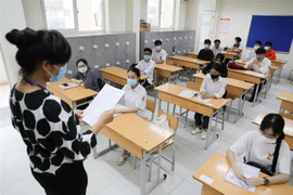 Các thí sinh tham dự kỳ thi tốt nghiệp Trung học Phổ thông đợt 1. (Ảnh: Thanh Tùng/TTXVN)