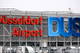 Vụ tấn công xảy ra bên ngoài khu vực sân bay Dusseldorf. (Nguồn: EPA)