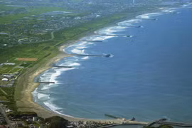 Bãi biển lướt sóng Tsurigasaki ở thị trấn Ichinomiya, tỉnh Chiba. (Nguồn: Kyodo)