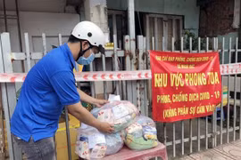 Đơn hàng được giao đến khu vực phong tỏa trên địa bàn Thành phố Hồ Chí Minh. (Ảnh: TTXVN phát)