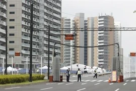Quang cảnh làng vận động viên Olympic tại quận Chuo, thủ đô Tokyo, Nhật Bản. (Ảnh: Kyodo/TTXVN)
