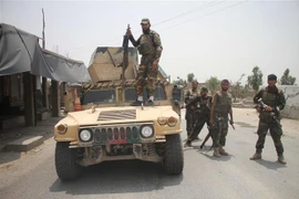 Lực lượng an ninh Afghanistan tham gia chiến dịch truy quét Taliban tại tỉnh Laghman. (Ảnh: THX/TTXVN)
