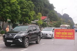 Một chốt kiểm soát phòng, chống dịch COVID-19. (Ảnh: Thanh Vân/TTXVN)