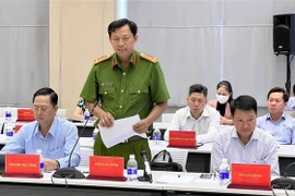 Thượng tá Nguyễn Minh Thân, Phó trưởng phòng tham mưu Công an tỉnh Bình Dương, thông tin tại cuộc họp báo cung cấp thông tin về tình hình kinh tế-xã hội năm 12/2022 tại tỉnh Bình Dương. (Ảnh: Huyền Trang/TTXVN)