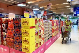 Hàng hóa bày bán tại siêu thị Co.op Mart Rạch Miễu, quận Phú Nhuận, Thành phố Hồ Chí Minh. (Ảnh: Hồng Đạt/TTXVN)