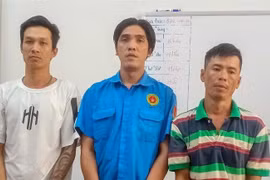 Các đối tượng tại cơ quan Công an. (Ảnh: TTXVN phát)