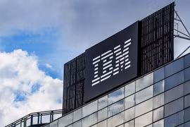 Cổ phiếu của IBM lao dốc 24% trong phiên giao dịch ngày 14/7. (Ảnh: Bigstock)