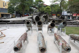 Xác máy bay B-52 được trưng bày tại bảo tàng. (Ảnh: Hoàng Hiếu/TTXVN)