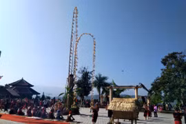 Trình diễn tái hiện lễ hội Ada Koonh của đồng bào dân tộc Pa Cô ở huyện A Lưới, tỉnh Thừa Thiên-Huế. (Ảnh: Tường Vi/TTXVN)