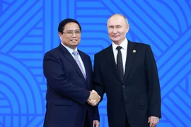 Tổng thống Liên bang Nga Vladimir Putin, Chủ tịch Nhóm BRICS năm 2024 đón Thủ tướng Phạm Minh Chính. (Ảnh: Dương Giang/TTXVN)