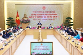 Thủ tướng Phạm Minh Chính phát biểu chúc mừng các nhà giáo tiêu biểu. (Ảnh: Dương Giang/TTXVN)