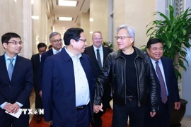 Thủ tướng Phạm Minh Chính và Chủ tịch Tập đoàn NVIDIA (Hoa Kỳ) Jensen Huang. (Ảnh: Dương Giang/TTXVN)