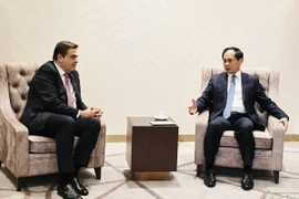Phó Thủ tướng, Bộ Ngoại giao Bùi Thanh Sơn tiếp ông Margaritis Schinas, Phó Chủ tịch Ủy ban châu Âu. (Ảnh: TTXVN phát)