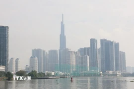 Không khí của Hà Nội và Thành phố Hồ Chí Minh duy trì mức trung bình. (Nguồn: TTXVN)