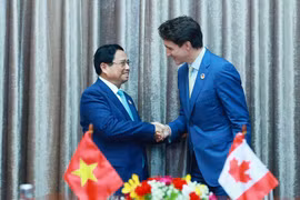 Thủ tướng Phạm Minh Chính gặp Thủ tướng Canada Justin Trudeau. (Ảnh: Dương Giang/TTXVN)