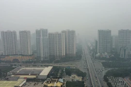 Hà Nội có 2 điểm màu đỏ (chỉ số ô nhiễm không khí từ 154-158), mức có hại cho sức khỏe. (Nguồn: TTXVN)