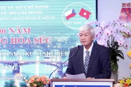 Ông Nguyễn Mười, Chủ tịch Hội Hữu nghị Việt Nam-Séc Thành phố Hồ Chí Minh, phát biểu chào mừng tại buổi họp mặt. (Ảnh: Xuân Khu/TTXVN)