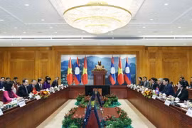 Chủ tịch Quốc hội Trần Thanh Mẫn hội đàm với Chủ tịch Quốc hội Lào Saysomphone Phomvihane. (Ảnh: Thống Nhất/TTXVN)
