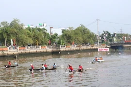 Đua xuồng ba lá - một hoạt động trong khuôn khổ Tuần Văn hóa-Thể thao-Du lịch tỉnh Long An. (Ảnh: Đức Hạnh/TTXVN)