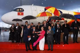 Lễ bàn giao máy bay của Hãng hàng không Vietjet tại Sân bay Orly, thủ đô Paris. (Ảnh: Trí Dũng/TTXVN)